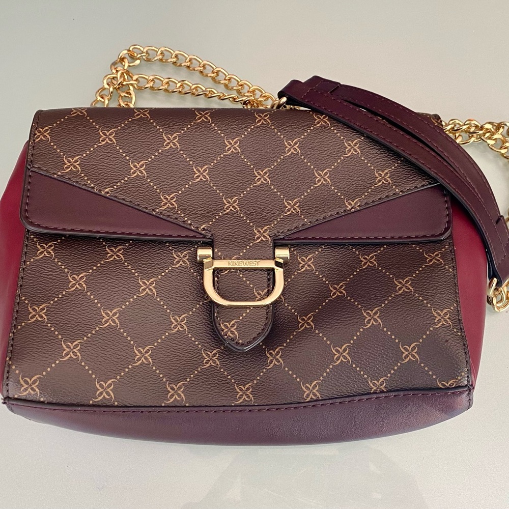 Nine West Crossbody/Shoulder Bag in Brown & Burgundy. Gold Chain Strap